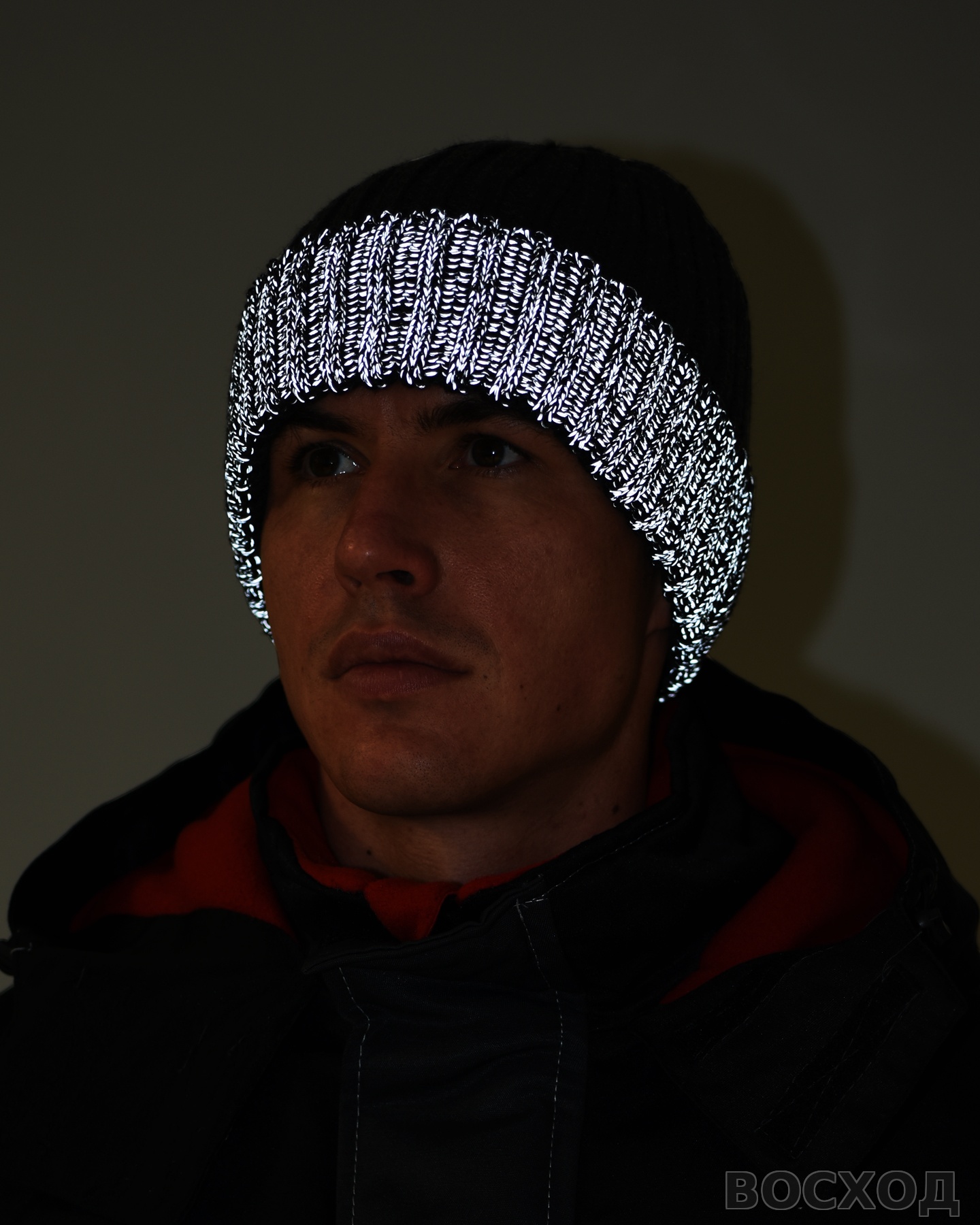 Шапка темно-серая с СВ-элементами СИРИУС Юка, с утеплителем Тинсулейт (х12х60)